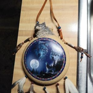 Hanging wolf pots